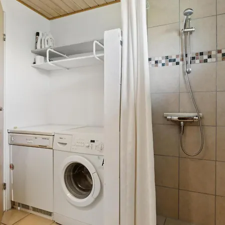 Energy-efficient Pool House Located Between The Sea And The Fjord リンケビング