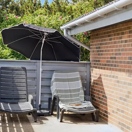 Energy-efficient Pool House Located Between The Sea And The Fjord *