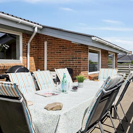 Energy-efficient Pool House Located Between The Sea And The Fjord 別荘 *