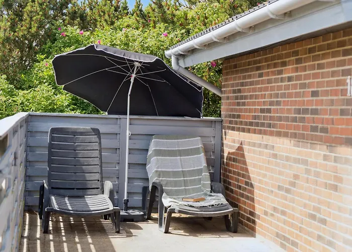 Energy-efficient Pool House Located Between The Sea And The Fjord *