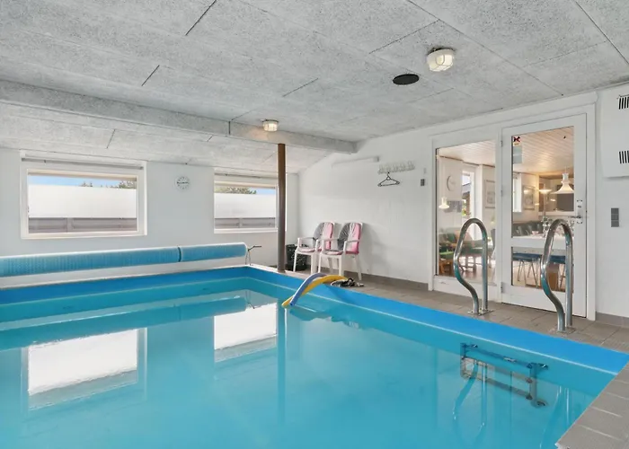 Energy-efficient Pool House Located Between The Sea And The Fjord * רינגקובינג